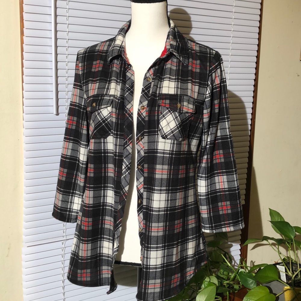 NWOT Eden & Olivia shirt